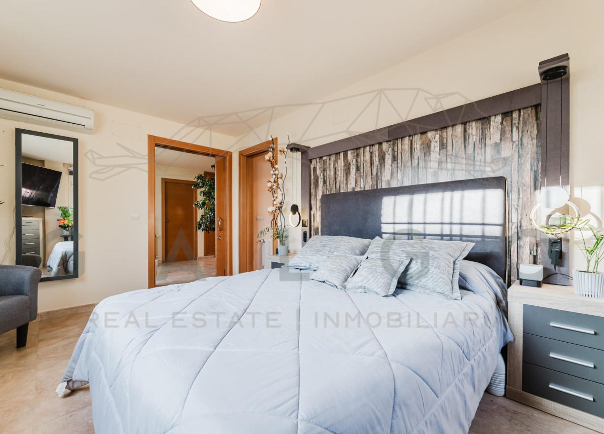 Sale - House - Godella - Nueva Santa Barbara