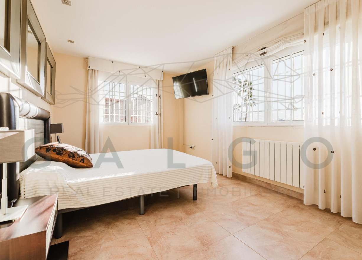 Sale - House - Godella - Nueva Santa Barbara