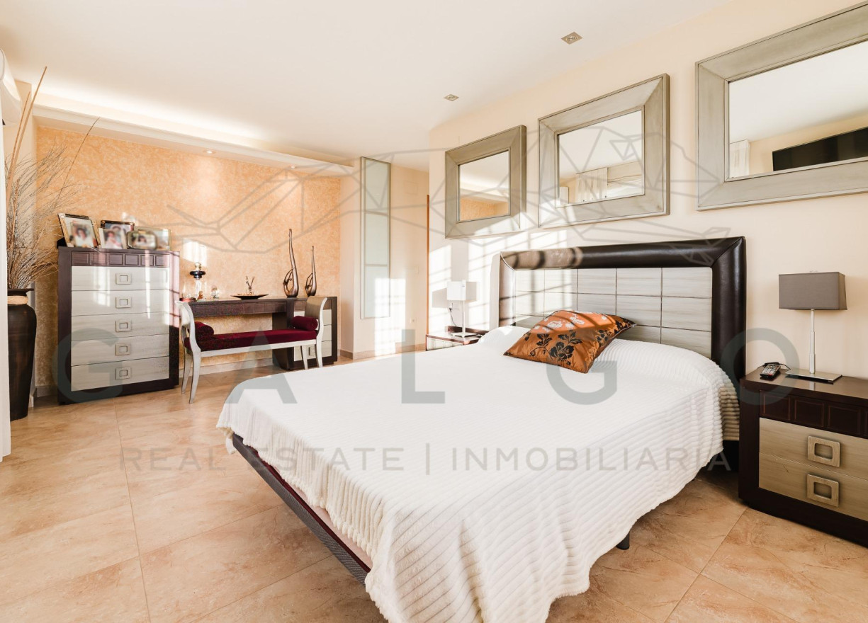 Sale - House - Godella - Nueva Santa Barbara