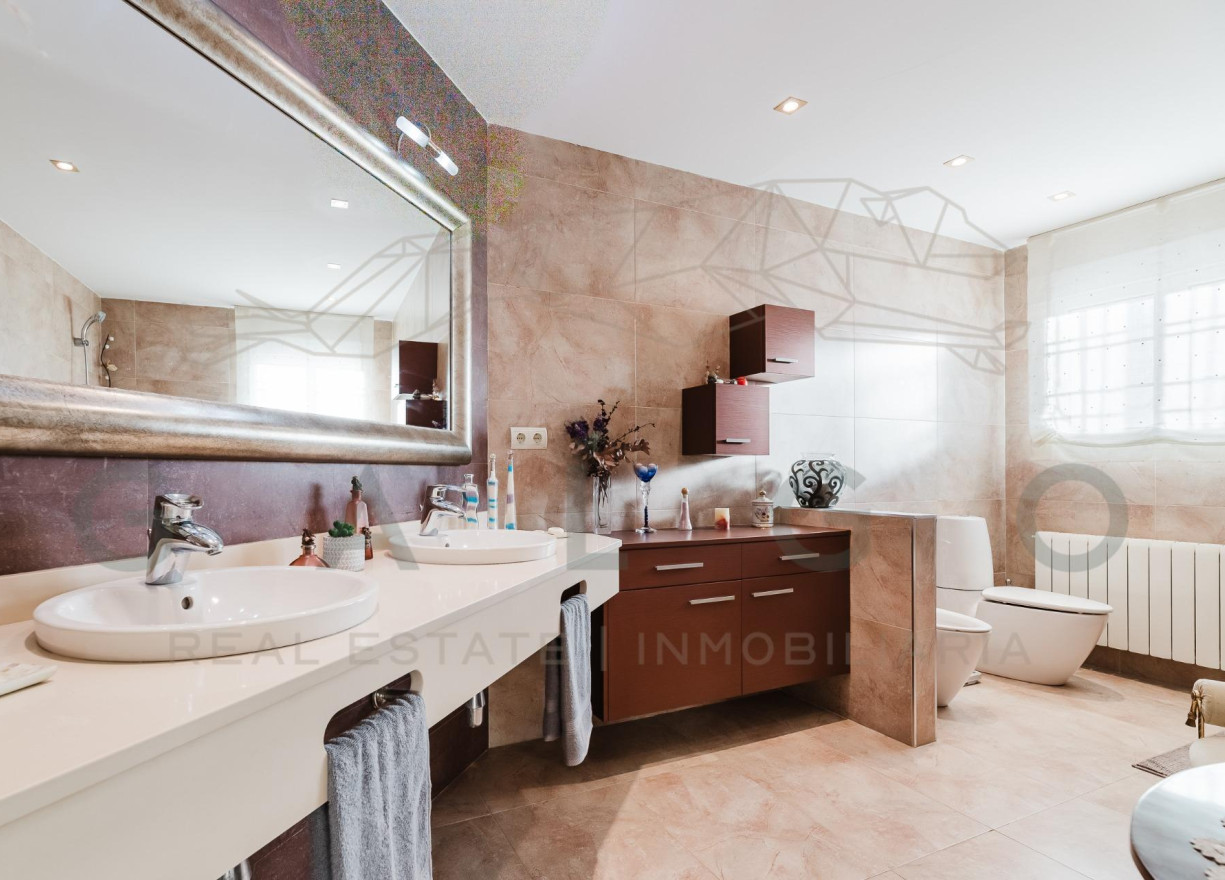 Sale - House - Godella - Nueva Santa Barbara