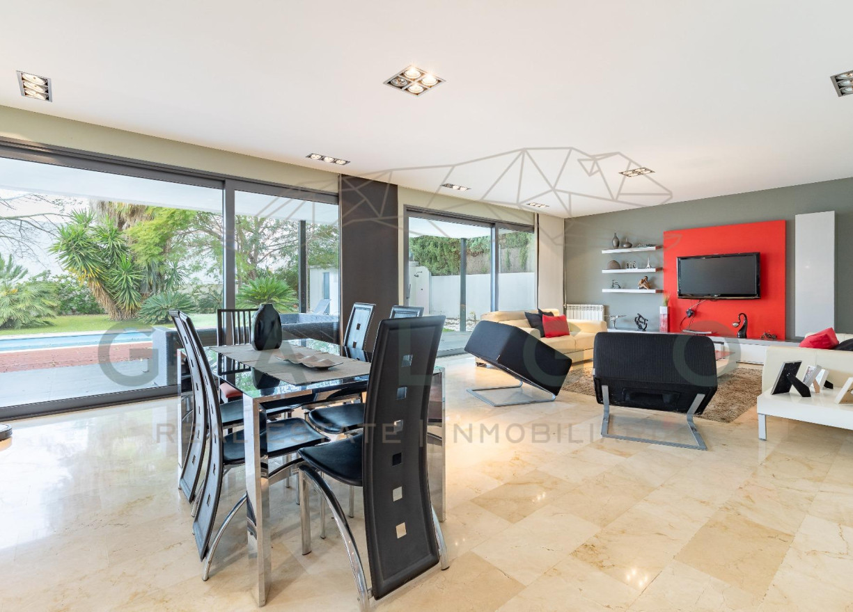 Sale - Luxury Villa - Godella - Nueva Santa Barbara