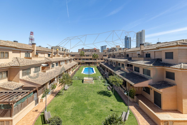 Semi-detached - Sale - Valencia - Beniferri