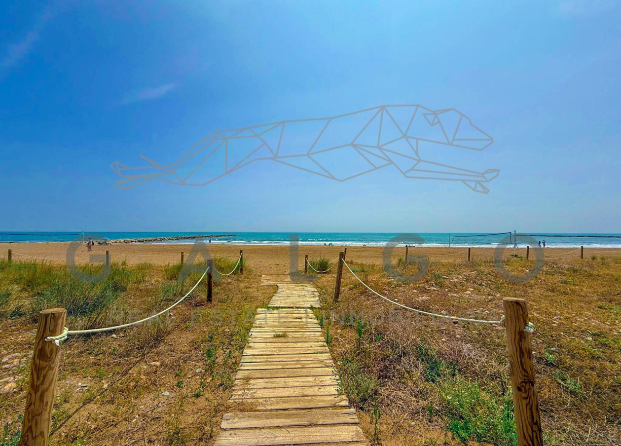 Venta - Apartamento - El Puig de Santa Maria - Primera linea de playa els plans
