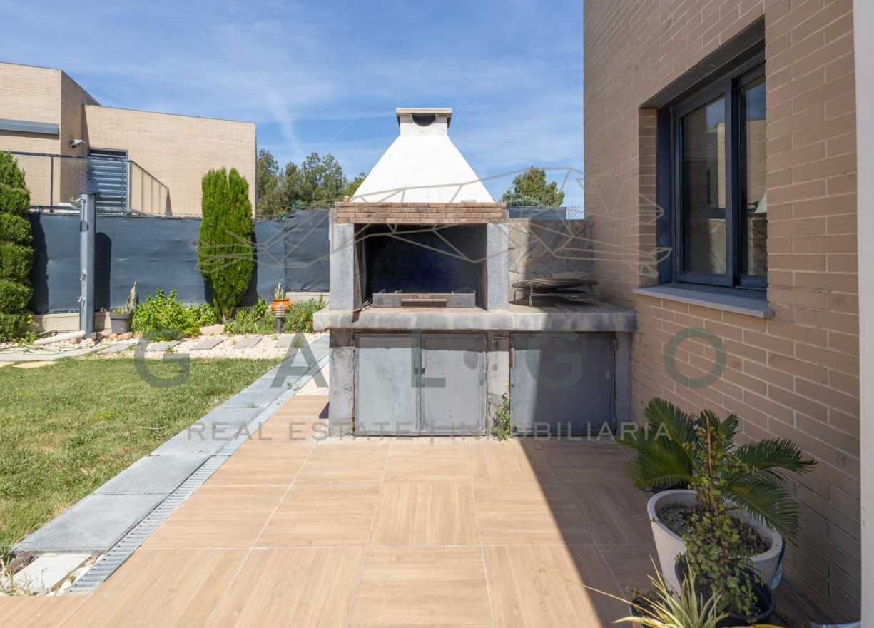 Venta - Chalet - San Antonio de Benageber - Urbanizacion montsano