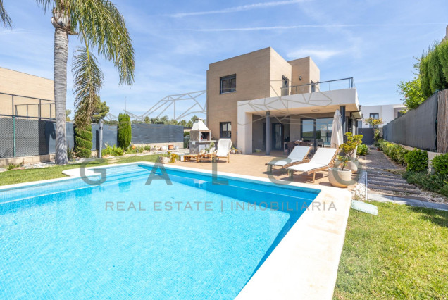Villa - Sale - San Antonio de Benageber -
                Urbanizacion montsano