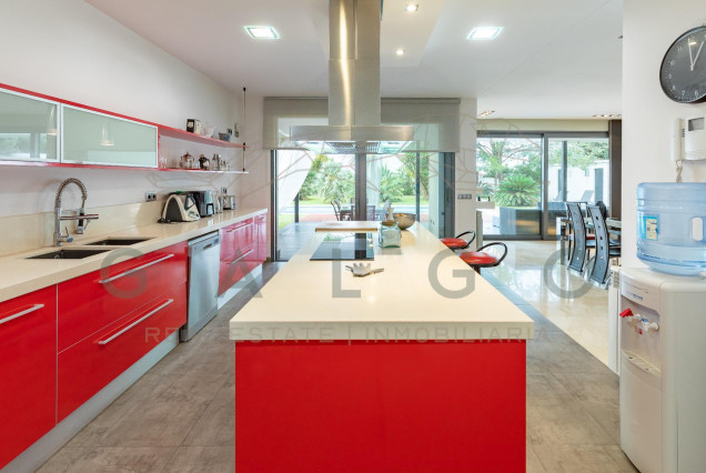 Revente - Luxe Villa - Godella - Nueva Santa Barbara