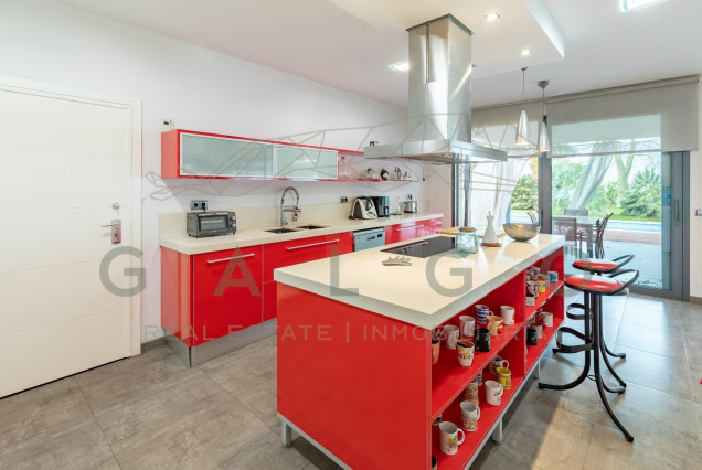 Revente - Luxe Villa - Godella - Nueva Santa Barbara