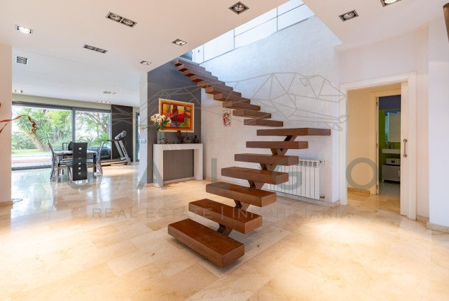 Revente - Luxe Villa - Godella - Nueva Santa Barbara