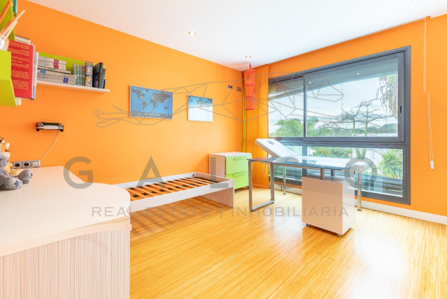 Revente - Luxe Villa - Godella - Nueva Santa Barbara