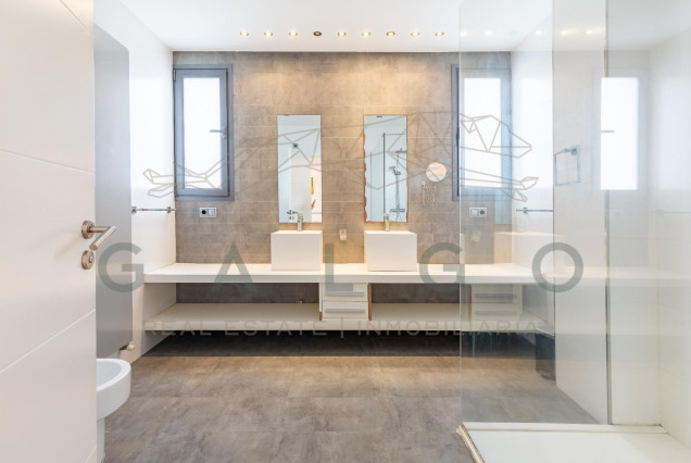 Revente - Luxe Villa - Godella - Nueva Santa Barbara