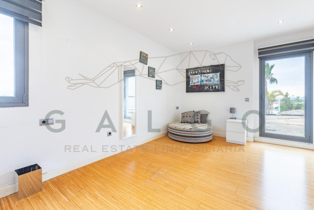 Revente - Luxe Villa - Godella - Nueva Santa Barbara