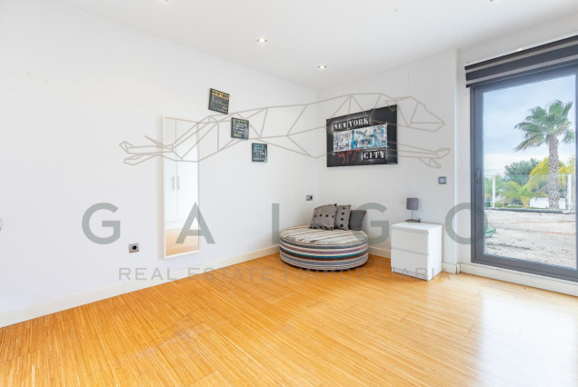 Revente - Luxe Villa - Godella - Nueva Santa Barbara