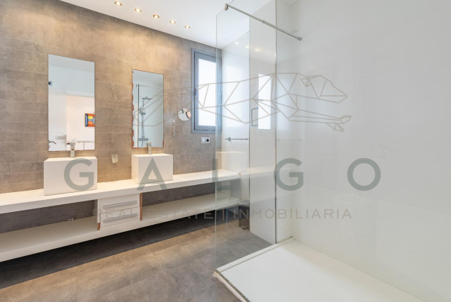 Revente - Luxe Villa - Godella - Nueva Santa Barbara