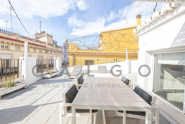 Alquiler a largo plazo - Ático - Valencia - Ciutat Vella
