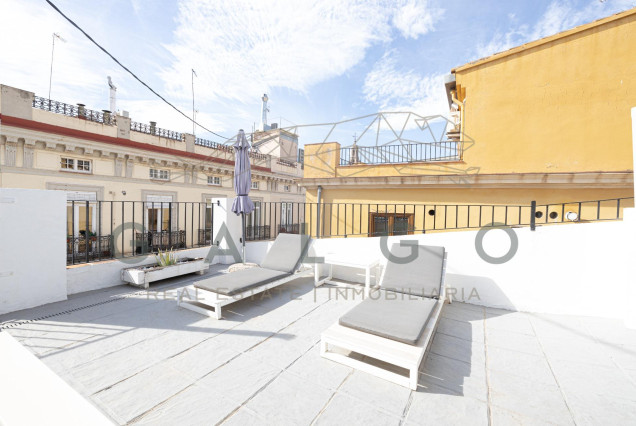 Alquiler a largo plazo - Ático - Valencia - Ciutat Vella