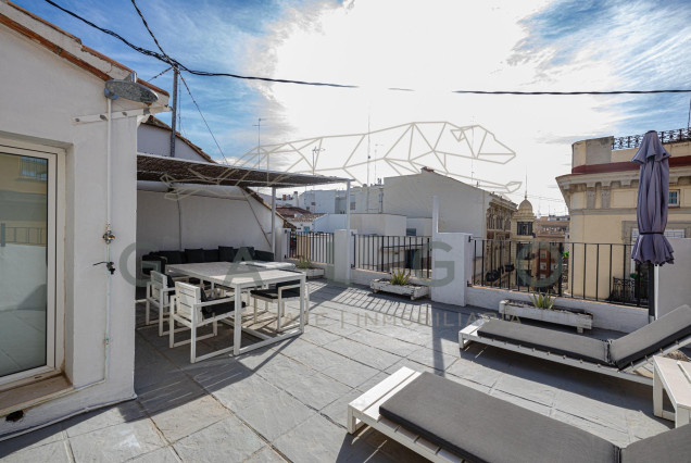 Alquiler a largo plazo - Ático - Valencia - Ciutat Vella