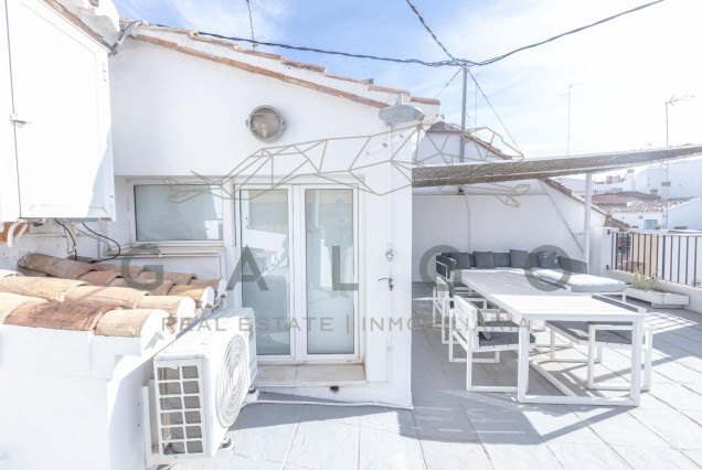 Alquiler a largo plazo - Ático - Valencia - Ciutat Vella