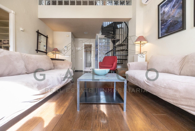 Alquiler a largo plazo - Ático - Valencia - Ciutat Vella