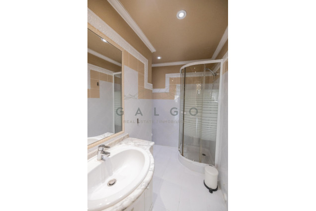 Alquiler a largo plazo - Ático - Valencia - Ciutat Vella