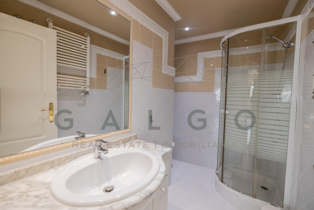 Alquiler a largo plazo - Ático - Valencia - Ciutat Vella