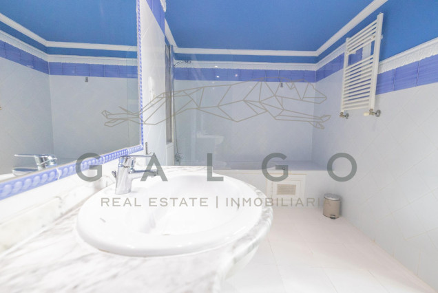 Alquiler a largo plazo - Ático - Valencia - Ciutat Vella