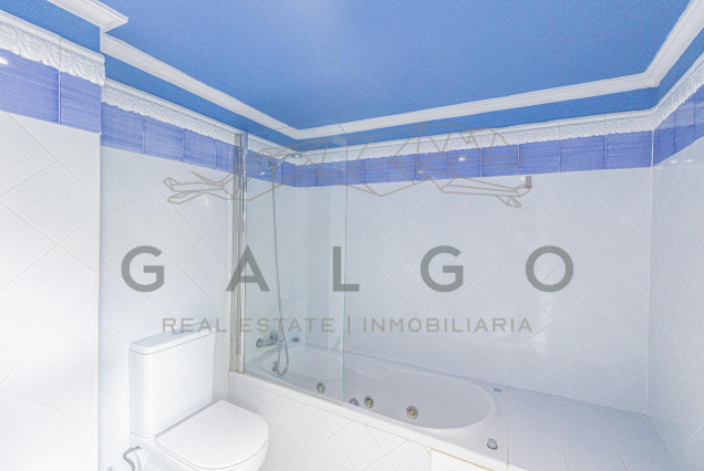 Alquiler a largo plazo - Ático - Valencia - Ciutat Vella