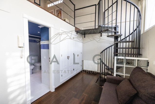 Alquiler a largo plazo - Ático - Valencia - Ciutat Vella