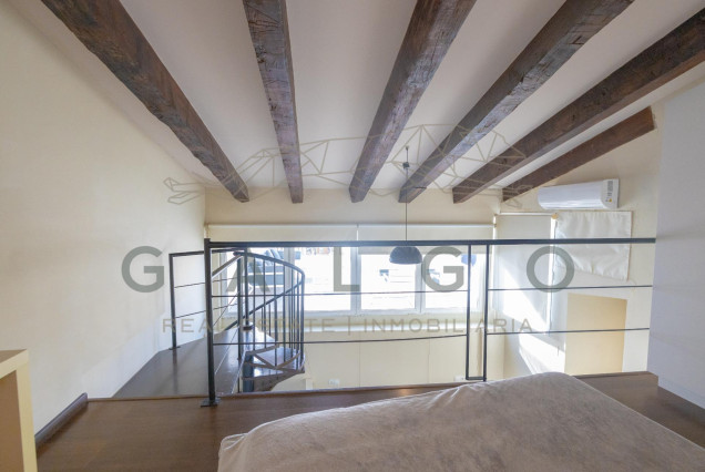 Alquiler a largo plazo - Ático - Valencia - Ciutat Vella