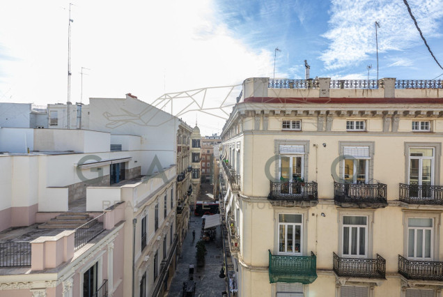 Alquiler a largo plazo - Ático - Valencia - Ciutat Vella