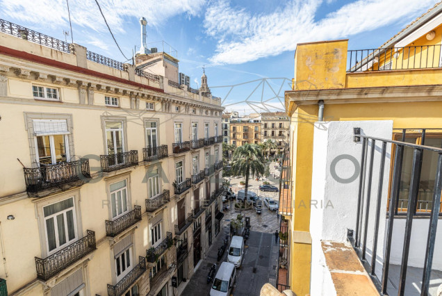 Alquiler a largo plazo - Ático - Valencia - Ciutat Vella