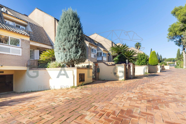 Sale - Semi-detached - Godella - Campolivar