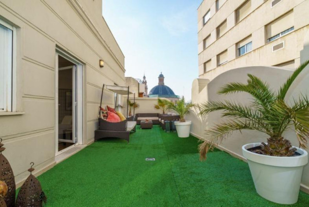 Alquiler a largo plazo - Ático - Valencia - El Mercat