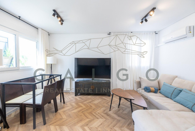 Alquiler a largo plazo - Ático - Valencia - El Mercat