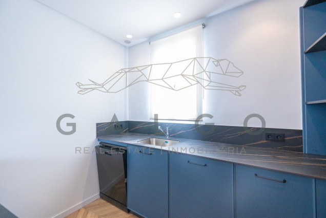 Alquiler a largo plazo - Ático - Valencia - El Mercat