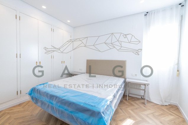 Alquiler a largo plazo - Ático - Valencia - El Mercat