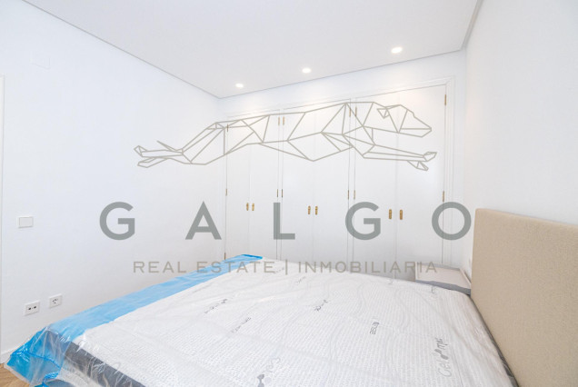 Alquiler a largo plazo - Ático - Valencia - El Mercat