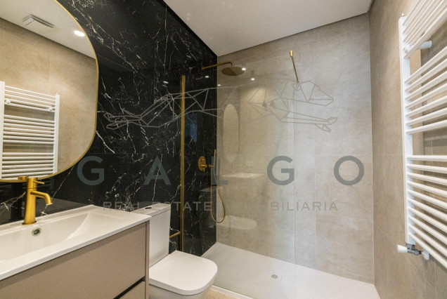 Alquiler a largo plazo - Ático - Valencia - El Mercat