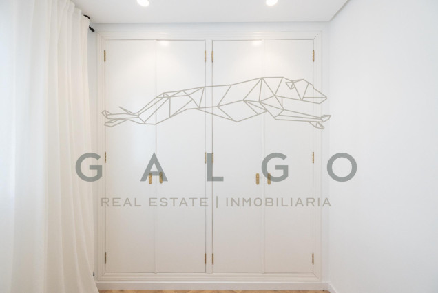 Alquiler a largo plazo - Ático - Valencia - El Mercat