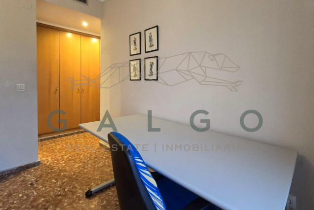 Alquiler a largo plazo - Ático - Valencia - Algiros