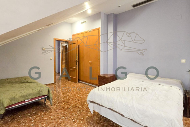 Alquiler a largo plazo - Ático - Valencia - Algiros