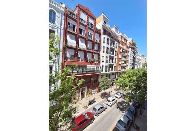 Alquiler a largo plazo - Piso - Valencia - Russafa