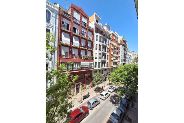 Alquiler a largo plazo - Piso - Valencia - Russafa