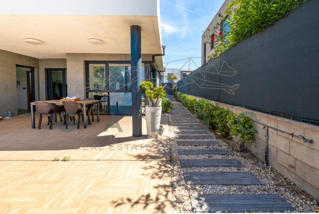 Venta - Chalet - San Antonio de Benageber - Urbanizacion montsano