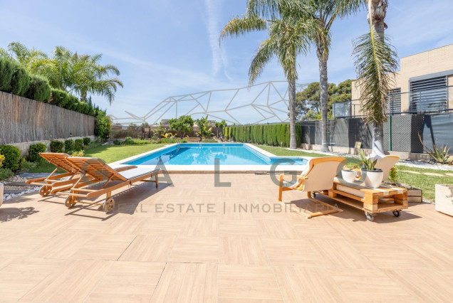 Venta - Chalet - San Antonio de Benageber - Urbanizacion montsano