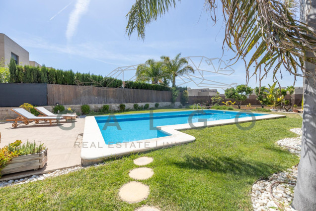 Venta - Chalet - San Antonio de Benageber - Urbanizacion montsano