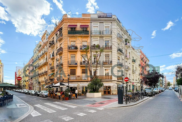 Sale - Flat - Valencia - Russafa